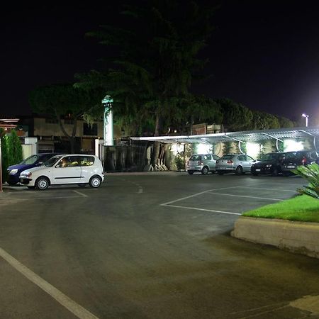 Hotel Meridiano Napels Buitenkant foto
