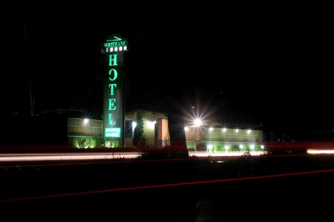 Hotel Meridiano Napels Buitenkant foto