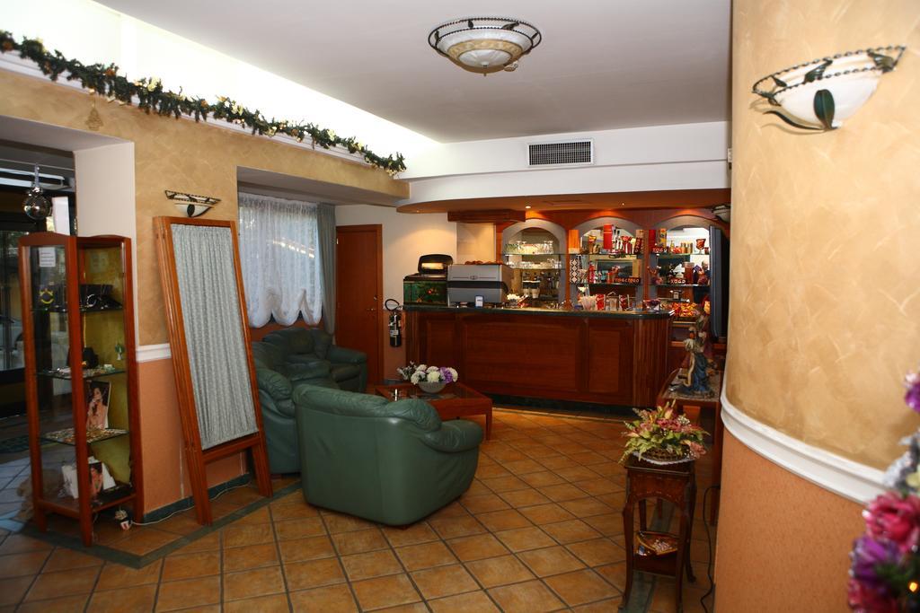 Hotel Meridiano Napels Buitenkant foto