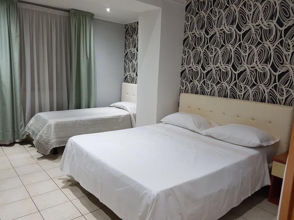 Hotel Meridiano Napels Buitenkant foto