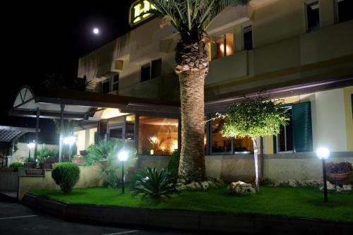 Hotel Meridiano Napels Buitenkant foto