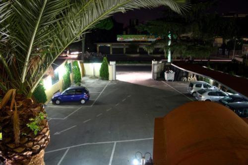 Hotel Meridiano Napels Buitenkant foto