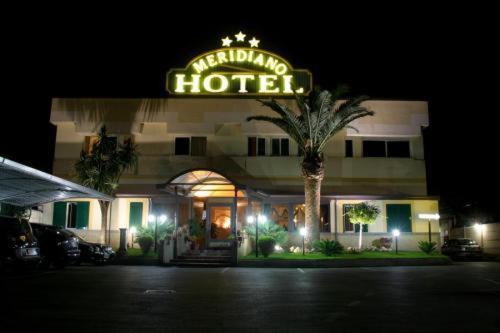 Hotel Meridiano Napels Buitenkant foto
