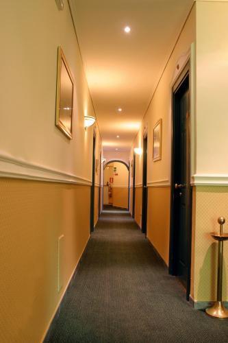 Hotel Meridiano Napels Buitenkant foto